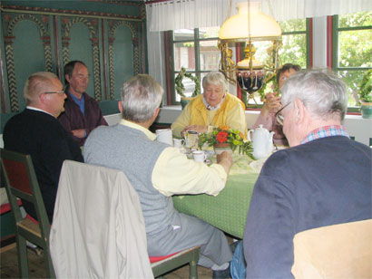 Ældreklubben i Nørager · På udflugt drak kaffe på Hvidsten Kro